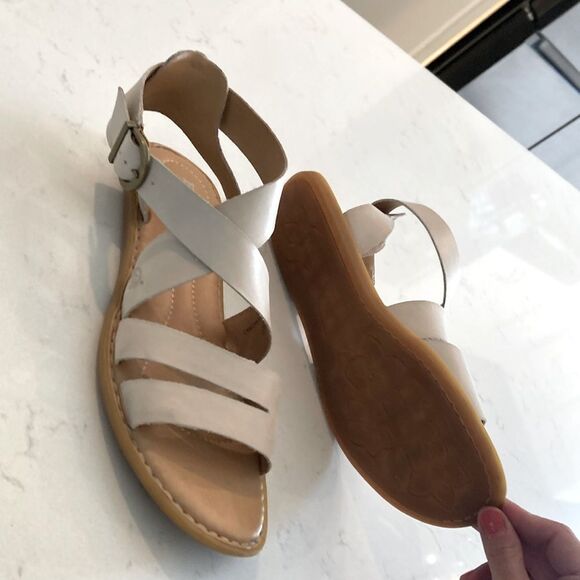 Born May Cream Leather Strappy Flat Sandals Size 9 - Picture 4 of 7